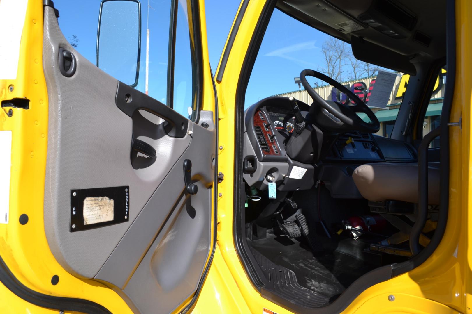 2014 YELLOW /BLACK FREIGHTLINER M2-106 with an CUMMINS ISB 6.7L 220HP engine, ALLISON 2200RDS AUTOMATIC transmission, located at 9172 North Fwy, Houston, TX, 77037, (713) 910-6868, 29.887470, -95.411903 - Photo#14